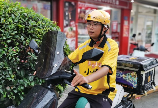 机支架交警：不是为难大家是为了安全龙8国际点此进入电动车不允许安装手(图4)