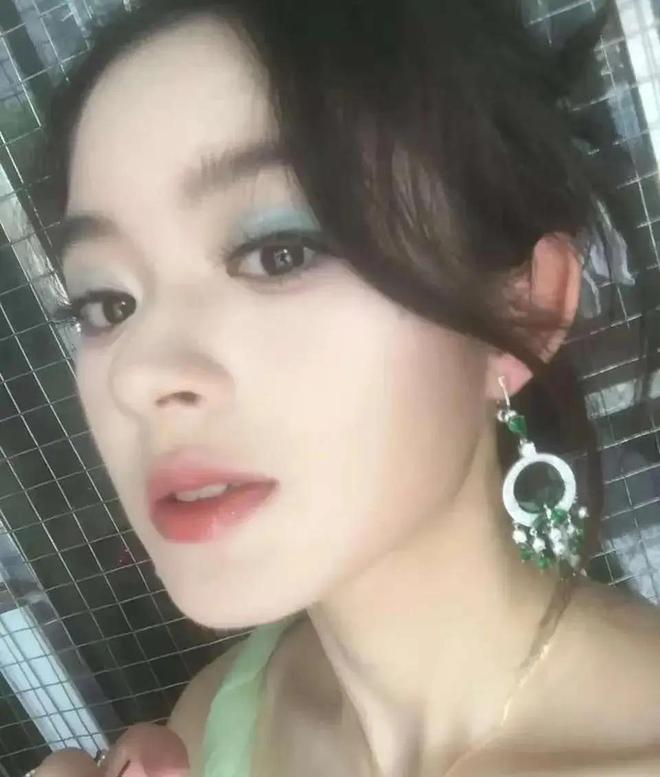外登上热搜一家人身份疑都不简单黄杨钿甜风波持续发酵！奶奶意(图7)